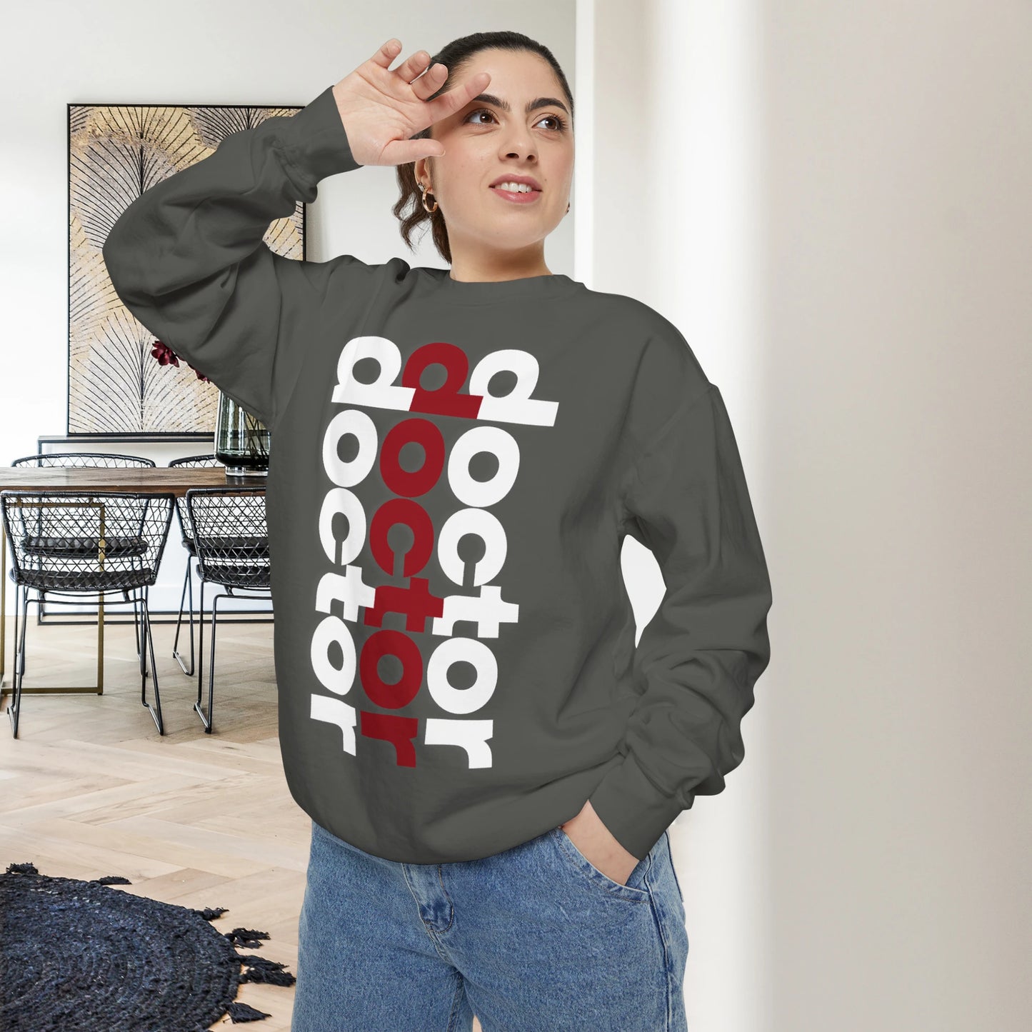 DOCTOR / Unisex Garment-Dyed Front Print Sweatshirt